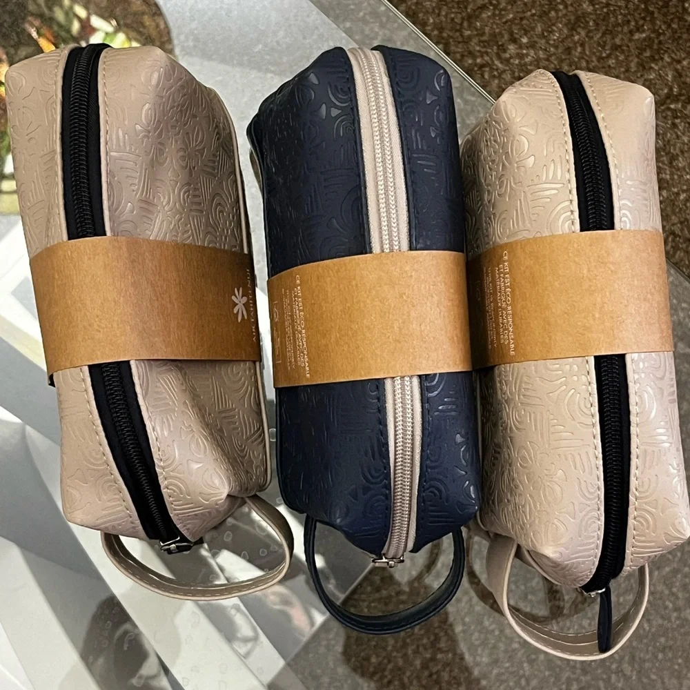 Air Tahiti Nui Business Class Amenity Kit Pouch (3) Blue And Beige